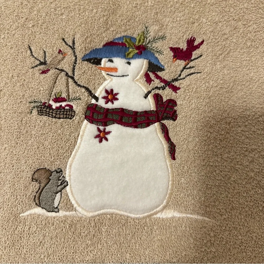 VTG NWT Santens Christmas Themed Beige Bath Towel Embroidered Snowman Made USA